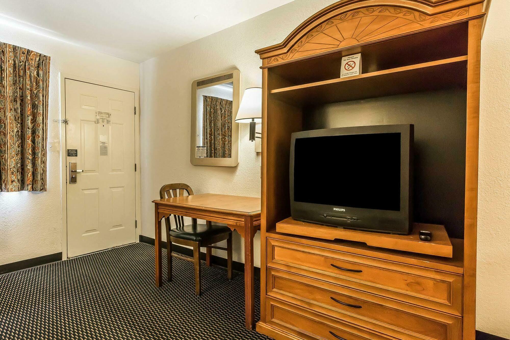 Rodeway Inn Nashville Bagian luar foto